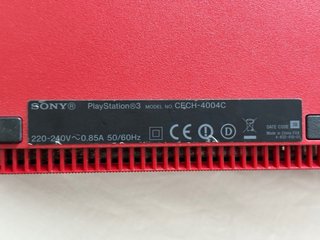 PlayStation 3 Super Slim Rossa