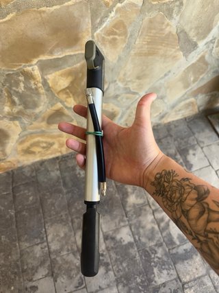 Bomba de aire portátil para bicicleta