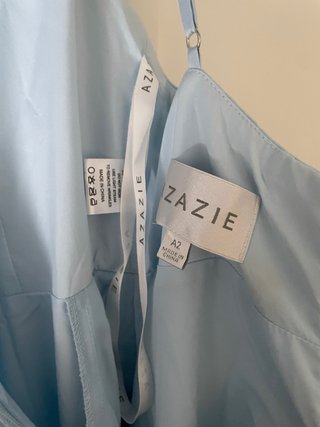 Vestido largo satén azul cielo Azazie sin estrenar