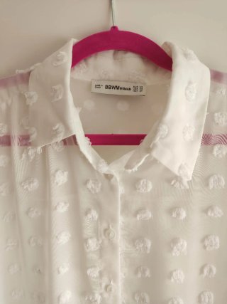 Camisa blanca semi transparente