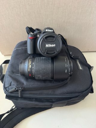 Nikon D3000 + 2 objetivos VR + mochila
