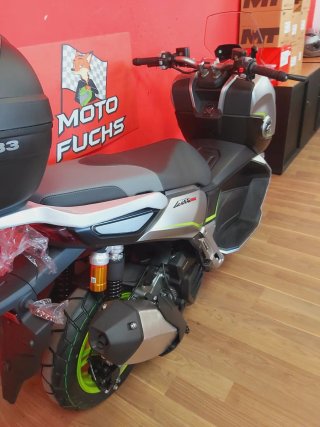 QJ Motor ATR 125 Crossover Scooter