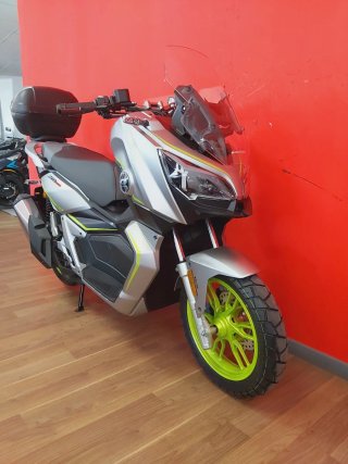 QJ Motor ATR 125 Crossover Scooter