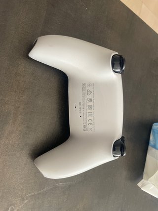 Controller PS5 con difetto joystick destro