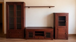 Mueble de salón madera oscura