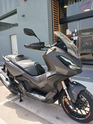 Honda ADV 350 Maxi Scooter Gris/Negro