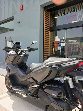 Honda ADV 350 Maxi Scooter Gris/Negro