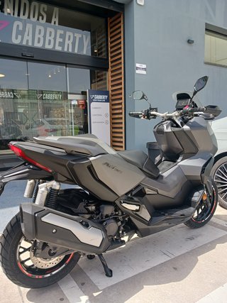 Honda ADV 350 Maxi Scooter Gris/Negro