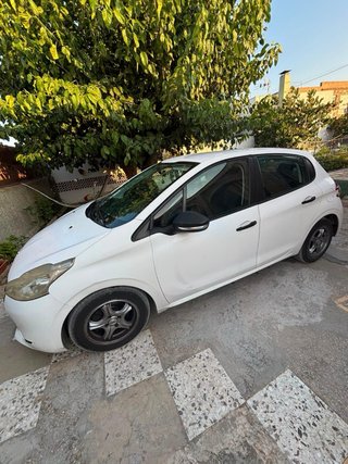 Peugeot 208 2014
