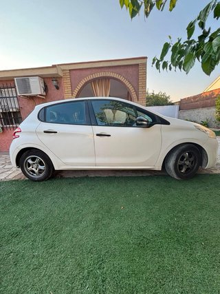 Peugeot 208 2014