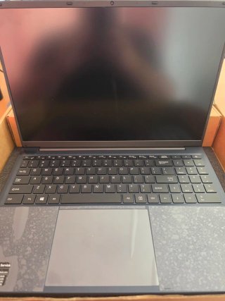 Portátil Intel Core i5 16GB RAM 1TB SSD Gris