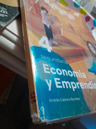 Economía y emprendimiento 4o Secundaria : Revuela