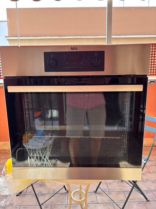 Horno AEG como nuevo,  metal. Menos de 20 usos