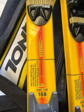 Esquís Rossignol Naranja