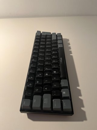Teclado mecánico Trust GXT RGB compacto 60% – Como