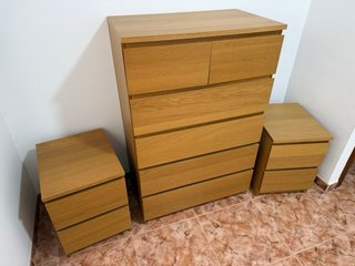 Cómoda y 2 mesitas de noche de madera