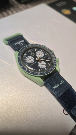 Omega x Swatch Speedmaster Earth orologio al quarzo