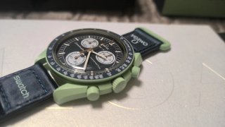 Omega x Swatch Speedmaster Earth orologio al quarzo