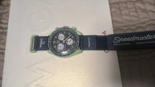 Omega x Swatch Speedmaster Earth orologio al quarzo