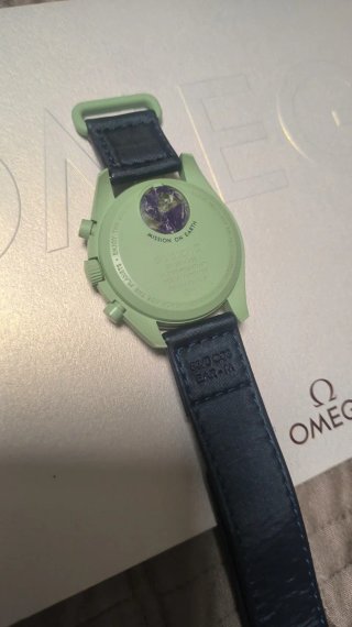 Omega x Swatch Speedmaster Earth orologio al quarzo