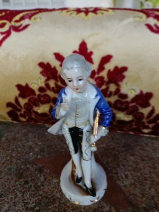 Figura porcelana caballero galante vintage