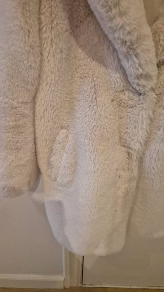 Abrigo pelo sintético Bershka crema