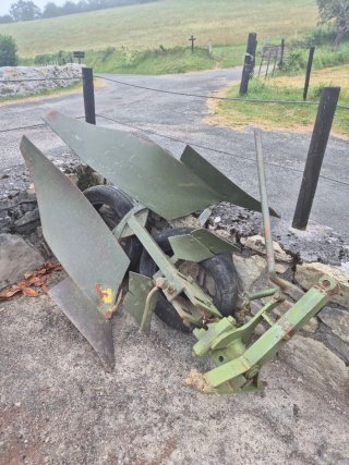 Arado tractor pequeño