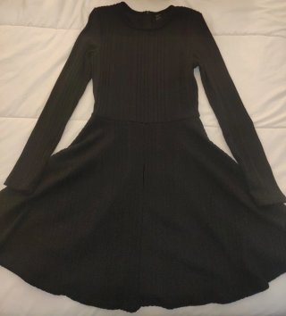 Vestido negro de manga larga