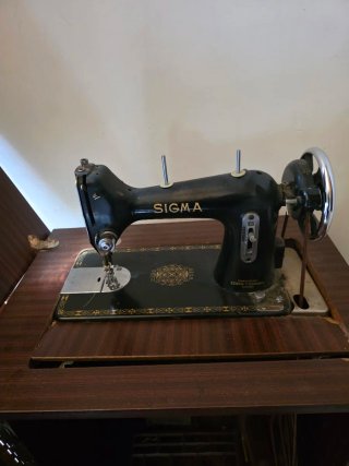 Máquina de coser Sigma antigua