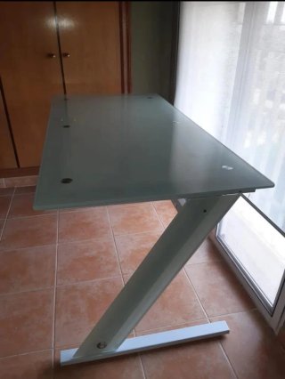 Mesa de estudio cristal y metal