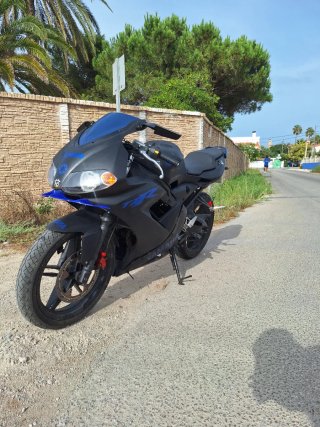 Yamaha TZR 50 Negra y Azul