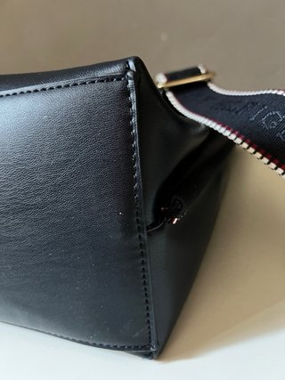 Borsa Tommy Hilfiger nera con portamonete