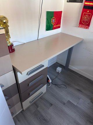 Dormitorio juvenil con dos colchones