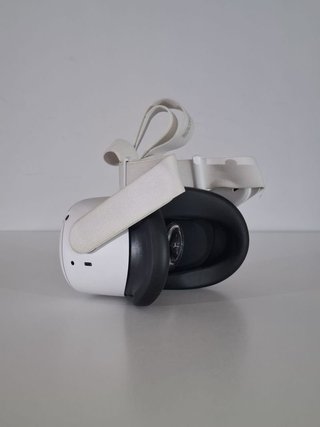 Meta Quest 2 VR Headset e Controller