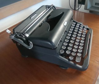 Macchina da scrivere Royal vintage