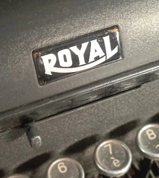 Macchina da scrivere Royal vintage