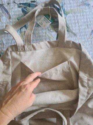 Borsone beige con doppi manici e tasca interna
