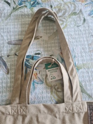 Borsone beige con doppi manici e tasca interna