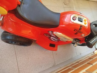 Moto a batería para niños roja