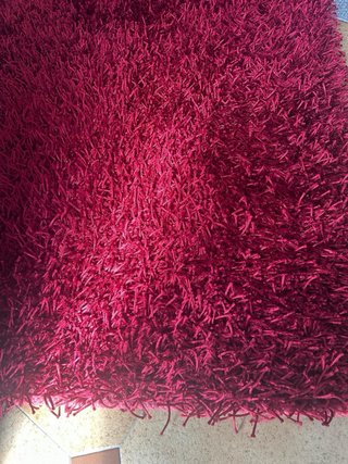 Alfombra granate pelo largo