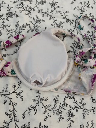 Bikini floral morado y amarillo