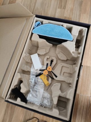 Robot aspirador y fregasuelos Cecotec Conga