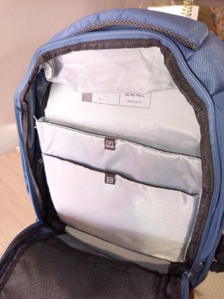 Mochila Quechua Azul y Negra