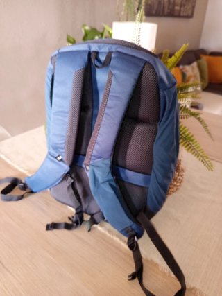 Mochila Quechua Azul y Negra