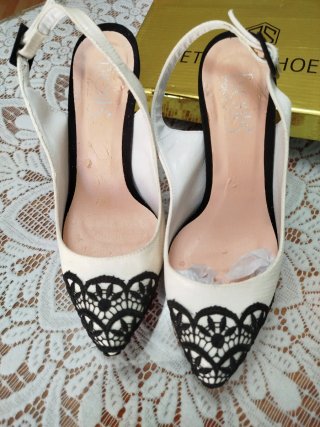 Zapatos de vestir blancos y negros sin estrenar