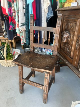 Silla Castellana Antigua de Madera Maciza