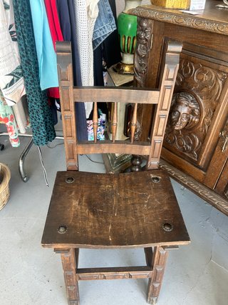Silla Castellana Antigua de Madera Maciza
