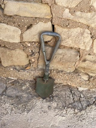 Pala plegable militar