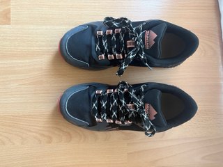 Botas de montaña Mountain Pro negras y rojas