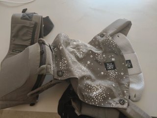 Mochila Portabebés Jane Gris Estrellas